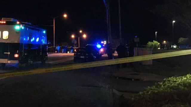 Suspect Dead, Officers Hurt in Officer-Involved Shooting in Little Rock dlvr.it/Pt3lrm https://t.co/CS7KYRFUea