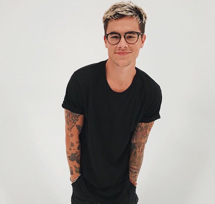 "ᴊᴜsᴛ ᴛᴇʟʟ ᴍᴇ ʏᴏᴜ ᴡᴀɴᴛ ᴍᴇ ᴛᴏ ʙᴇ ʏᴏᴜʀs ᴀʟʀᴇᴀᴅʏ."