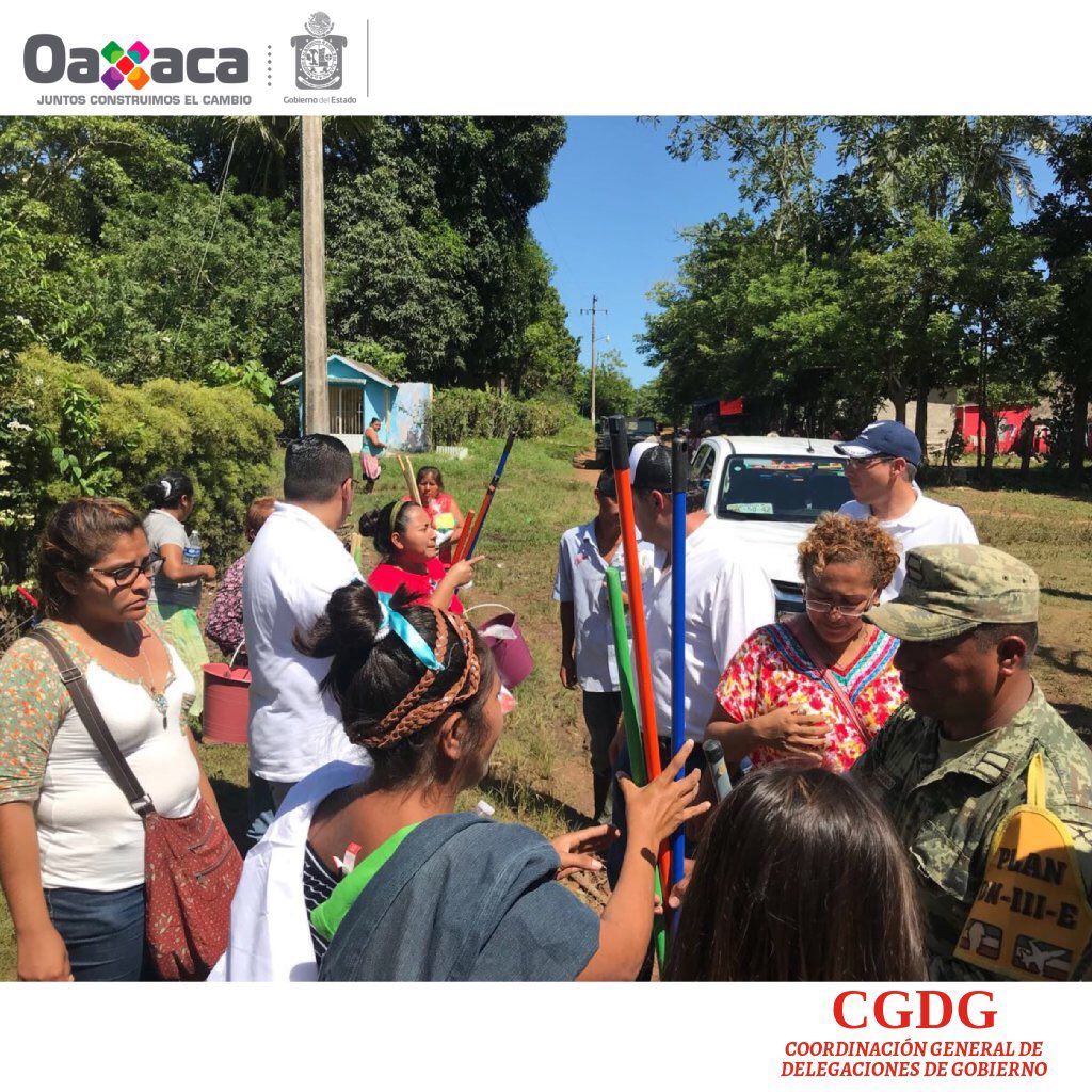 CRG_CuencaP's tweet photo. Entrega de apoyo por parte de @GobOax, material y productos de limpieza para los habitantes de #BenemeritoJuárez afectados por las lluvias. https://t.co/pDk6gPQdDM