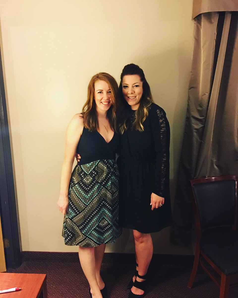 kathrynible's tweet photo. Wedding time #mytwinisbetterthanyourtwin @redwray https://t.co/ZnpfLDCZfB