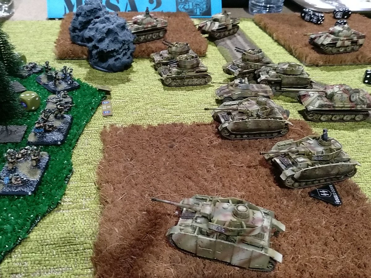 FlamesSierra's tweet photo. Humo Panthero...XD en la segunda mesa en #SifV @Panzer_Hammer @PortalJuegos_ @VillalbaActiva https://t.co/naQQzVzNnW