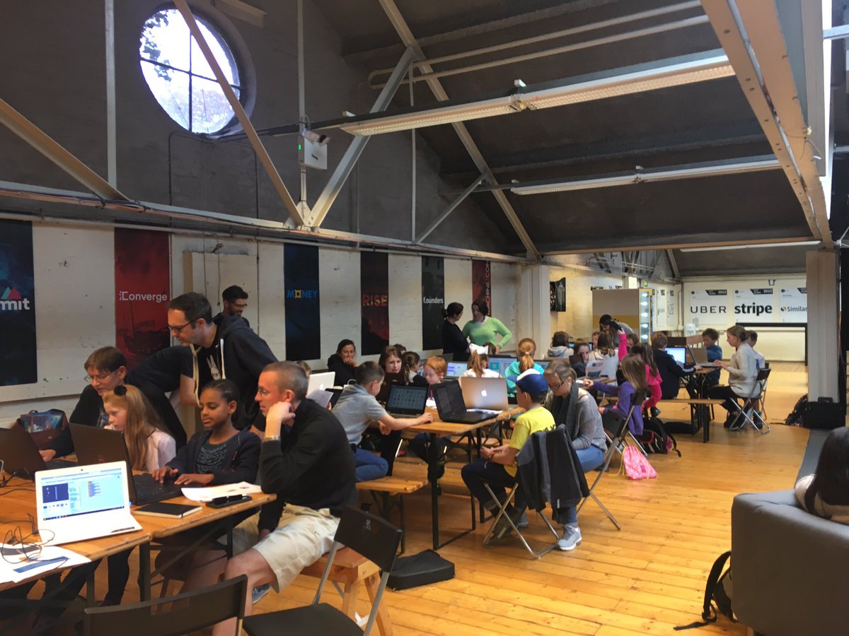 TotoroCoderdojo's tweet image. Coding and pacman at #CoderDojo today.