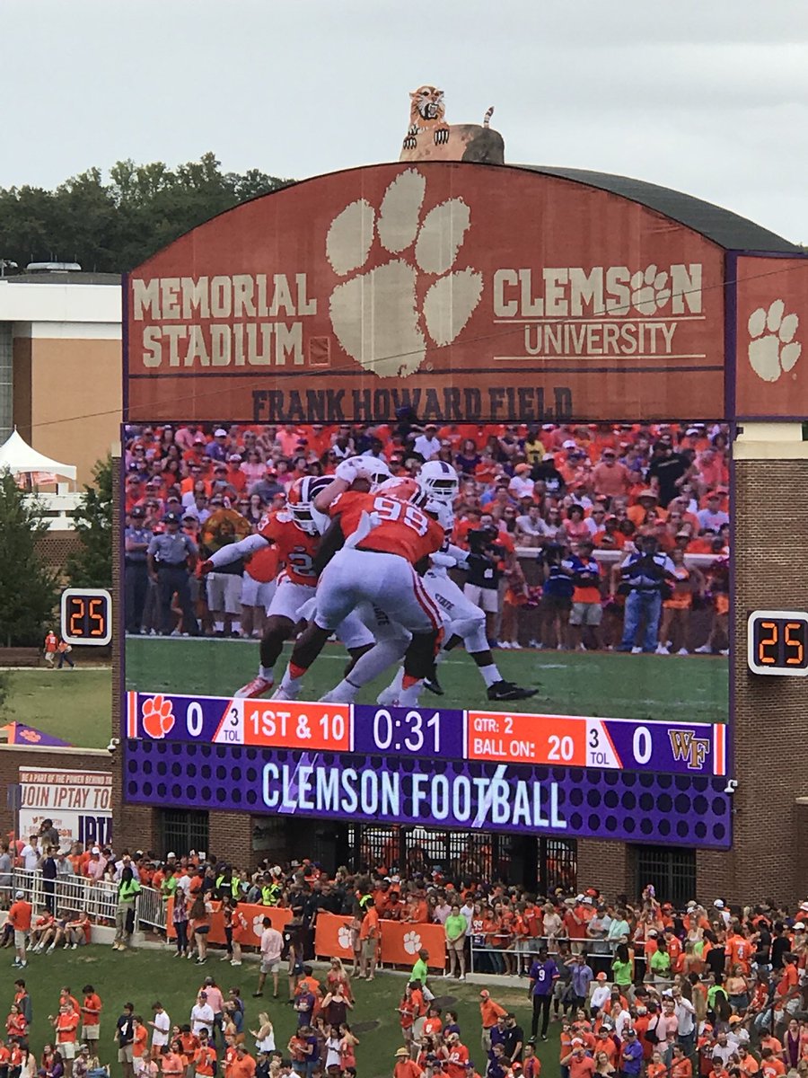 gregmonn's tweet photo. Game time in the Valley. Let’s go. https://t.co/uUfQ97fu5b