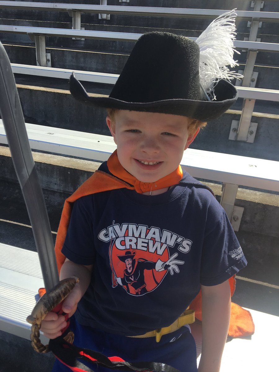 WesKite54's tweet photo. @UVa_Football @Hoo_Crew @The_Cavman Go Hoos! Lil Cav-man is ready!!! #uvaduke #Wahoowa 🔷🔶⚔️🏈 https://t.co/tYE79HZsvz