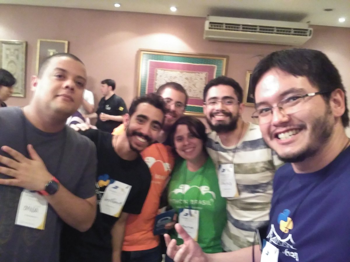 ooocarneiro's tweet image. Galera do DF na #uaipython #pybr13 @grupydf