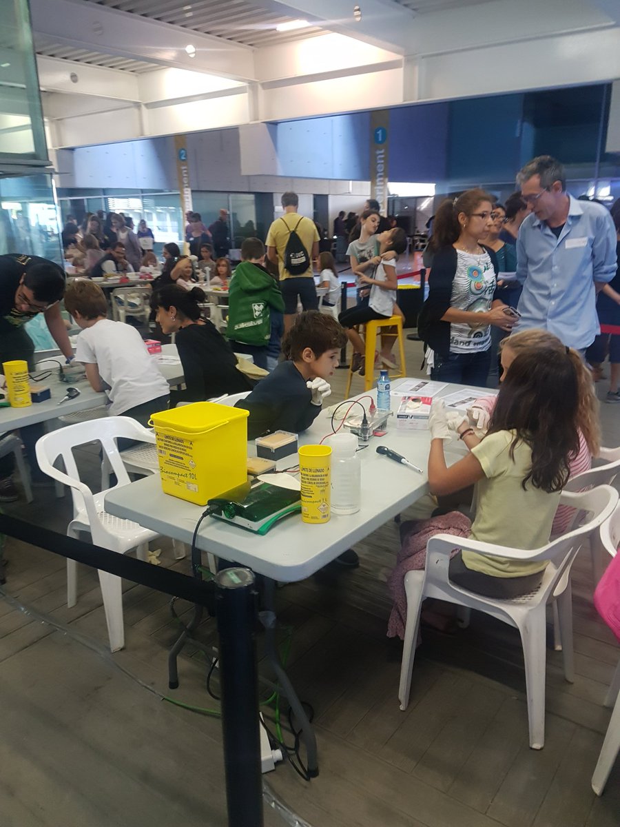 carolsalvatella's tweet photo. Visita a les portes obertes @the_prbb. Xerrades com "Neuronas, sinapsis, memoria y Alzheimer" i divertides activitats pels més petits! https://t.co/ocdoZenWLo