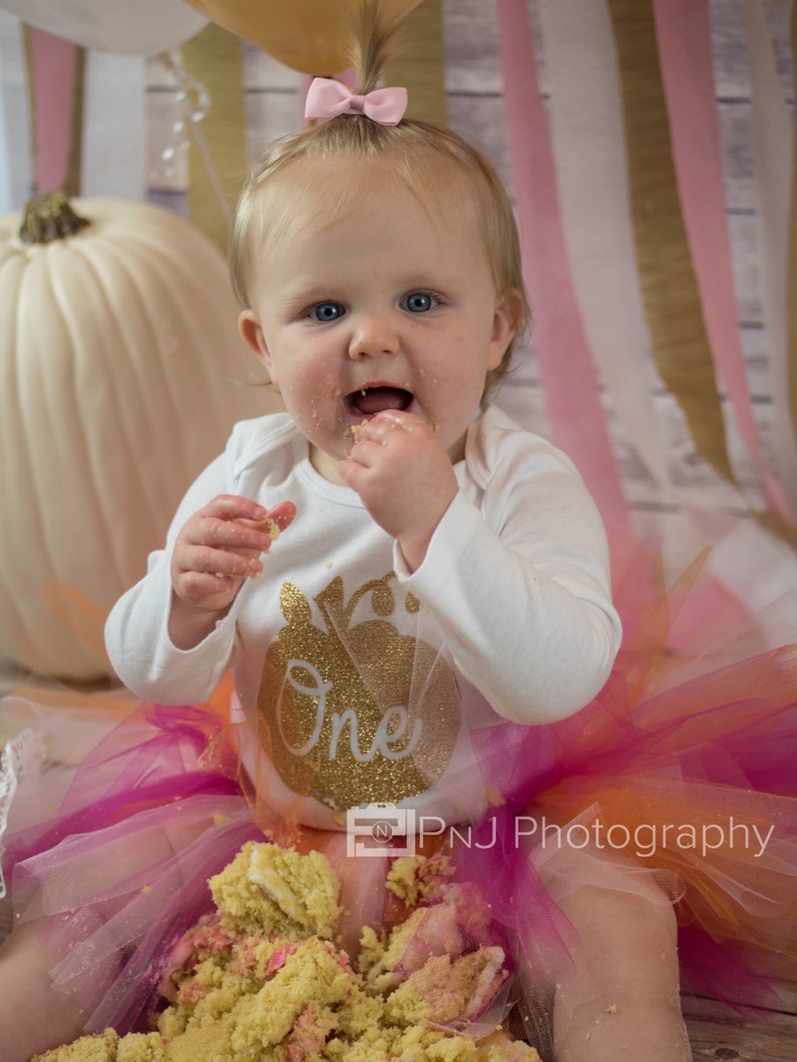 PhotographyPNJ's tweet photo. We don't know who was more excited for this #cakesmash session—us or Sammie! 🎂🍰 #birthday #birthdaycake #photography https://t.co/IvhG2FlDDl