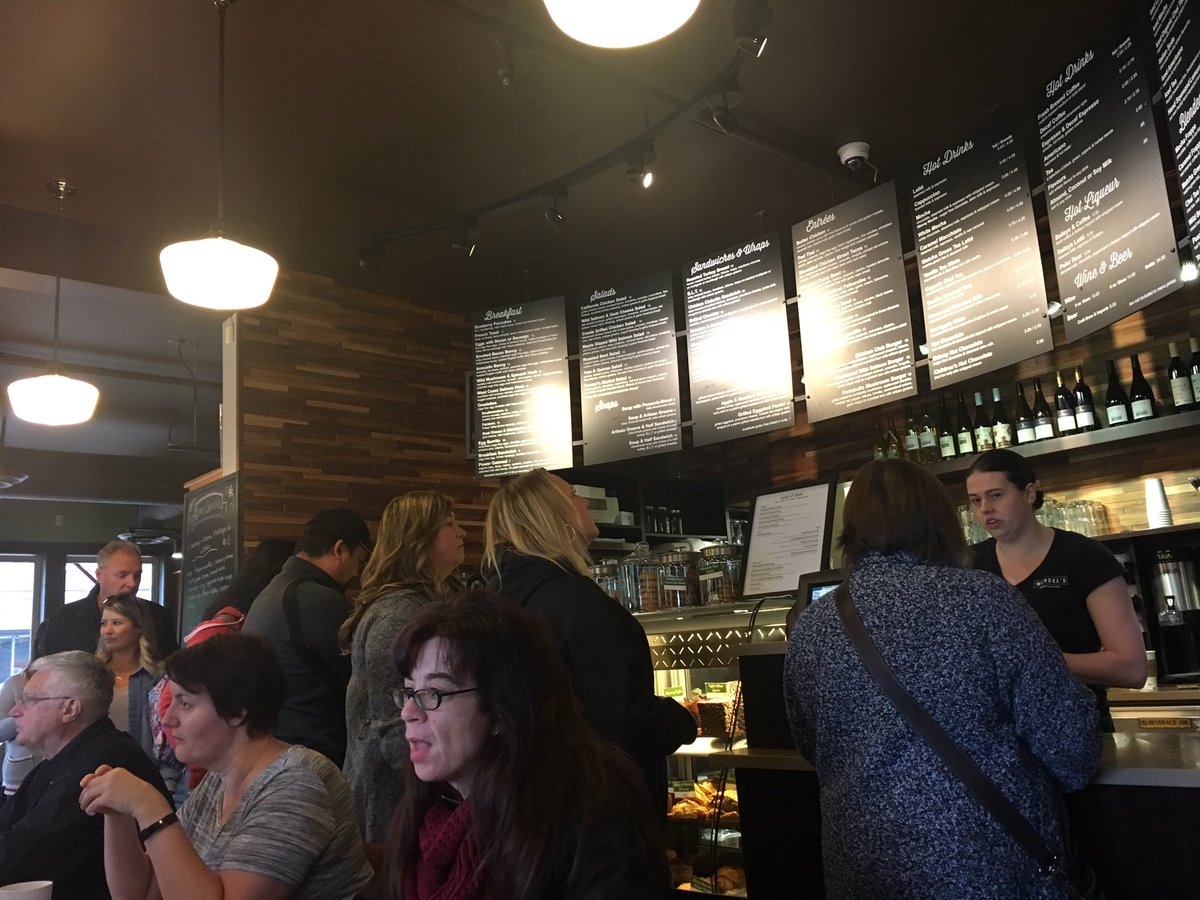 Looks like a great day for the #cranberryfestival in #fortlangley. #wendels is already crazy!