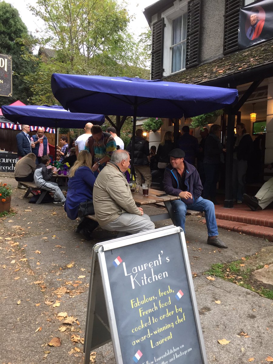laurentskitchen's tweet photo. @GariRedhill this pub is just brilliant music also very good am cooking today till 10 pm you https://t.co/EgXusMmpJ5