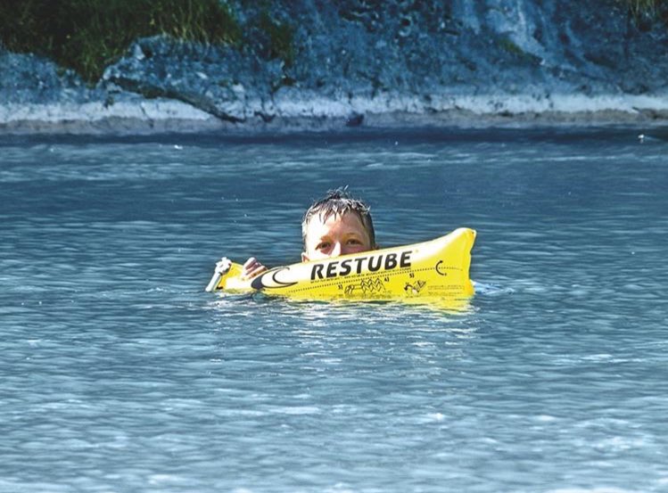RestubeMex's tweet photo. A ellos les encanta nadar pero mucho más en compañía de #RESTUBE #swimkids #beach #backupsafety #watersafety #swimming #swimmerslife https://t.co/DB2uthly9b