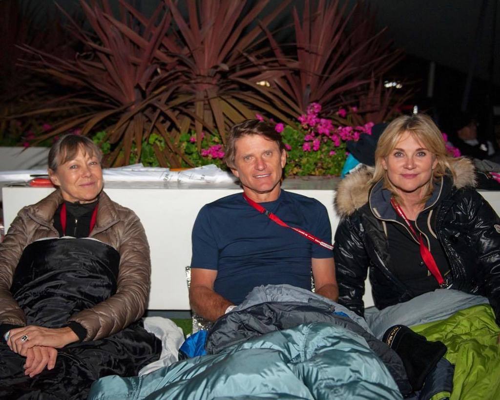 isabelleplass's tweet photo. Jenny Agutter, Richard Farleigh and Anthea Turner sleeping outside for #actionforchildren #bytenight2017 at the Ov… https://t.co/mBKZ6tPC95 https://t.co/XYLDqzft0h