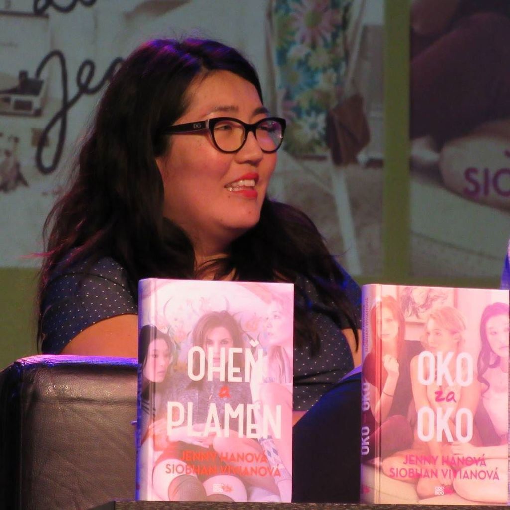 GiraffeAndy's tweet photo. #humbookfest2017 #humbookfest #humbook #ukazcoctes #jennyhan https://t.co/jAimJUHMB0 https://t.co/lAlgyp20wR