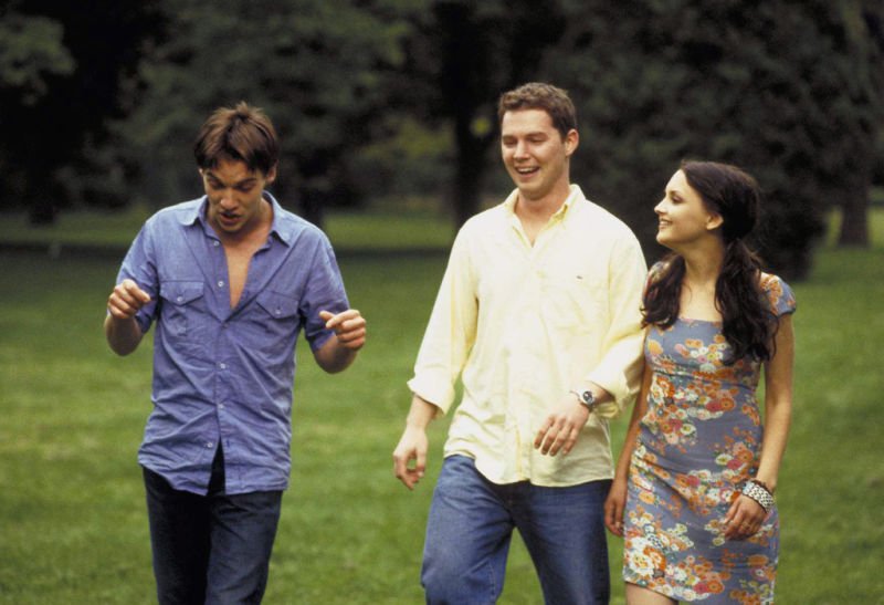 PsychologyAnne's tweet photo. I went to school with #JonathanRhysMeyers' #Alan, in #Tangled. We met after school, we were desperate, went wild and we were rebels https://t.co/rRUbGb8PzT