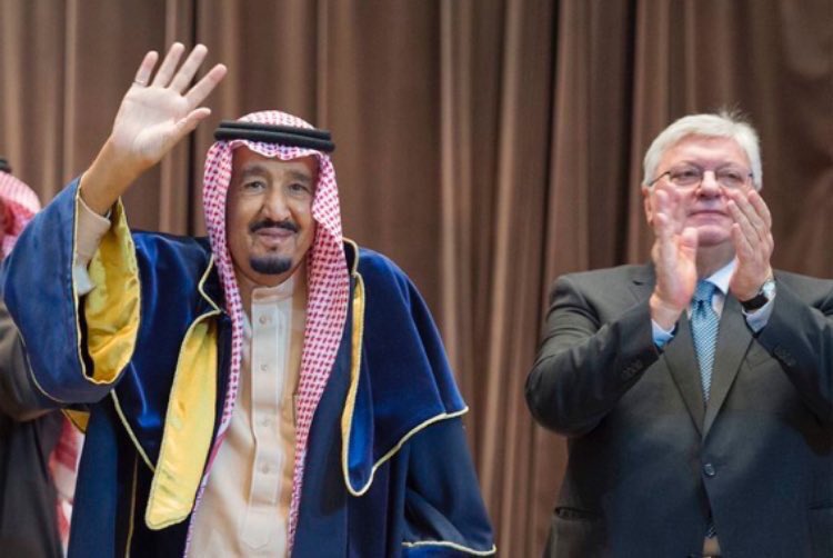 KhalafALdheaf's tweet photo. #انا_الان_د_سلمان
يوم الضعاف استامنت ثم تقوّت
لبّستها بالذل حجل و قلايد 
.
بالسيف ابو حدين يمناك سوّت
ما لا تسويه الرتب و الشهايد 💚 https://t.co/lbvnHVuOlA