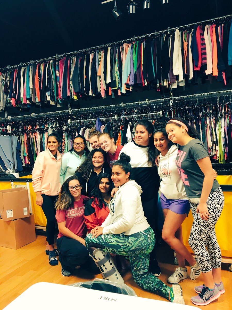 LowellSwimDive's tweet image. Swim and Dive starts of their #makeadifferencemonth at @Caties_Closet ! #kindessmatters #volunteer #bepositiveraiders