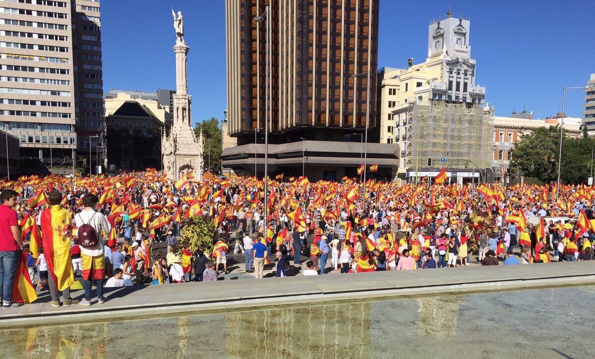 Colmenero's tweet photo. Que tengamos unos políticos de mierda no significa que no queramos nuestro país. Por la unidad. Por España. 🇪🇸 #OrgullososdeserEspañoles https://t.co/XQxpr6wdZ8