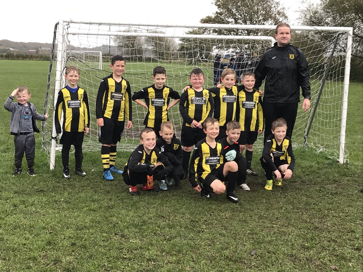 SilcoxJFCU8s's tweet photo. Great performance today from our U9’s today, rain never stopped them at @HightownJFL well done, developing and enjoying the game. 👍🏻 https://t.co/aQqF8dkMJ6