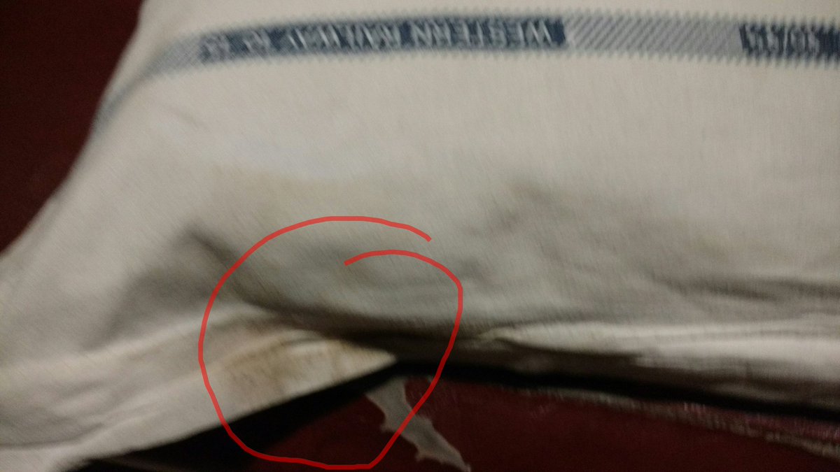 LakinNaik's tweet photo. This is what you serve into 3 tier AC compartment.Unwashed bedrolls.#Saurastra Express#07/10/2017@RailMinIndia @PiyushGoyalOffc@narendramodi https://t.co/lkkCdLH9FP
