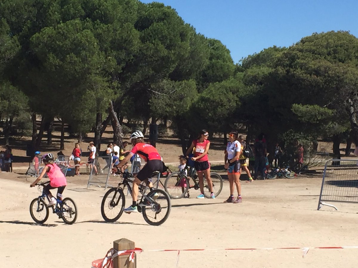 ZermattBike's tweet photo. Hoy, disfrutando en el #Duatlon 🚴‍♀️🏃🏼‍♀️escolar Las Rozas, apoyando al deporte infantil. #deporte #ciclismo #niños https://t.co/bMT6itoURo