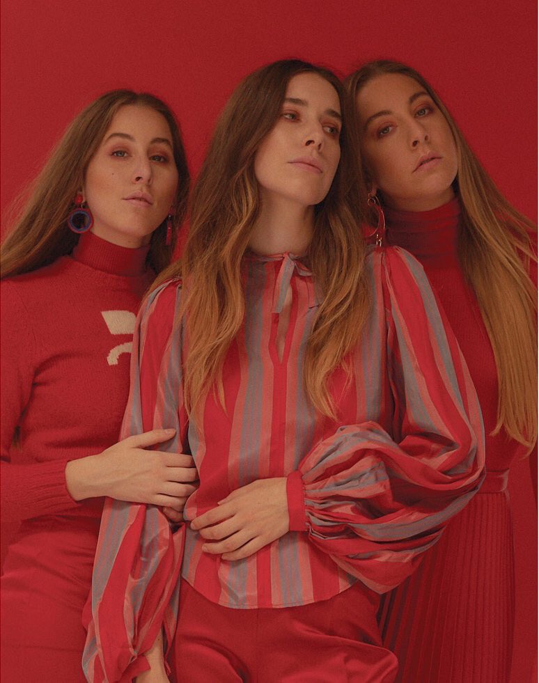 TheAlanaHaim's tweet photo. Haim and colors. What an aesthetic. https://t.co/NOa0gA4R6X
