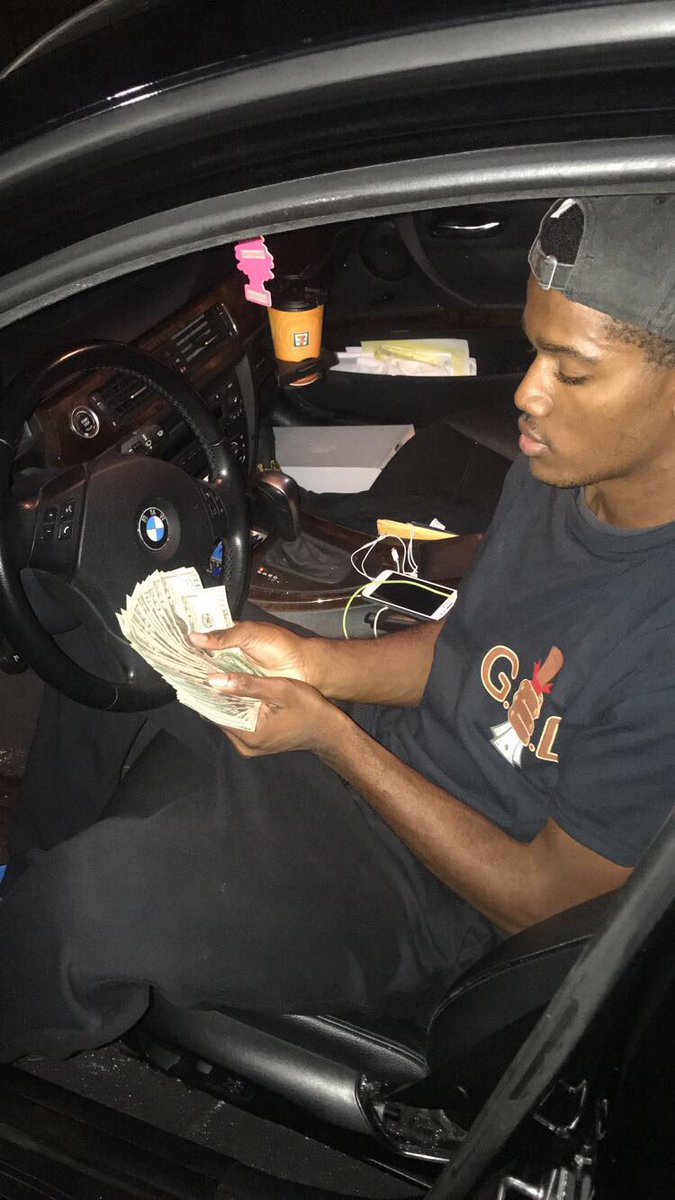 ewta_gee's tweet photo. GetEveryDolla💰💰 #freeRon #freeNuski https://t.co/AeNk5NcSyR