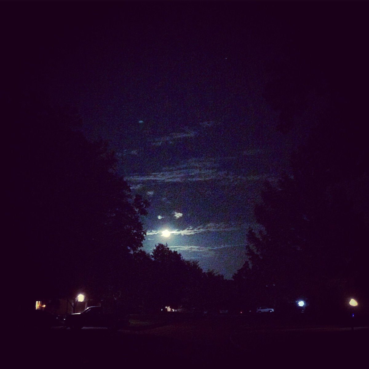 kelliwashere's tweet photo. Spooky #moon last night! 💀👻🎃#moongazing #okieskies https://t.co/JWEJFUNIVr
