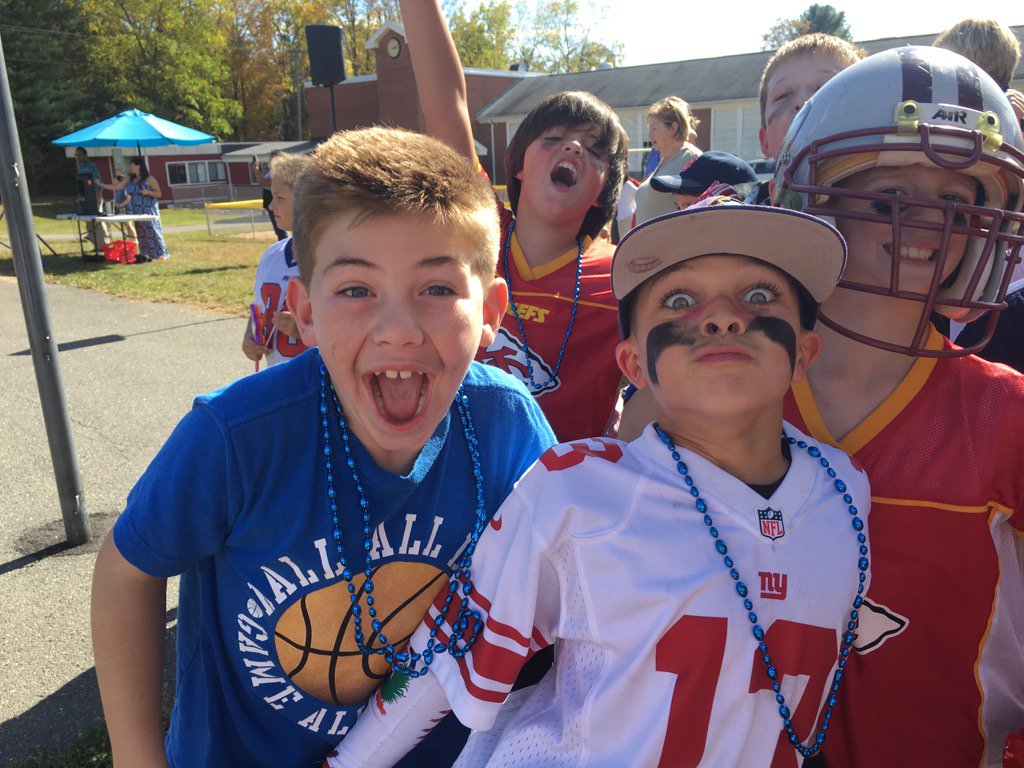 FitzgeraldRuth's tweet photo. Good times at walk a thon! https://t.co/3jhSP74xPs