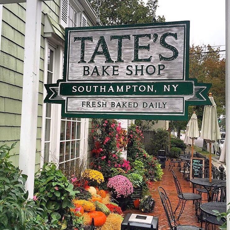 TatesBakeShop's tweet photo. All decked out! 🍪🎃😊 https://t.co/OqbJyiTybb