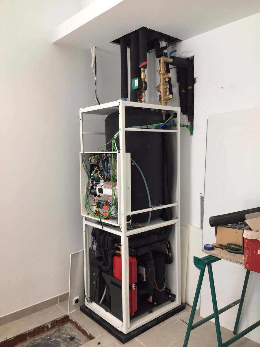 fjexposito's tweet photo. Conectando la bomba de #geotermia @Info_ecoforest falta poco para terminar @SchneiderES Centro Capacitación Rehabilitación Energética https://t.co/cENLHO5phq