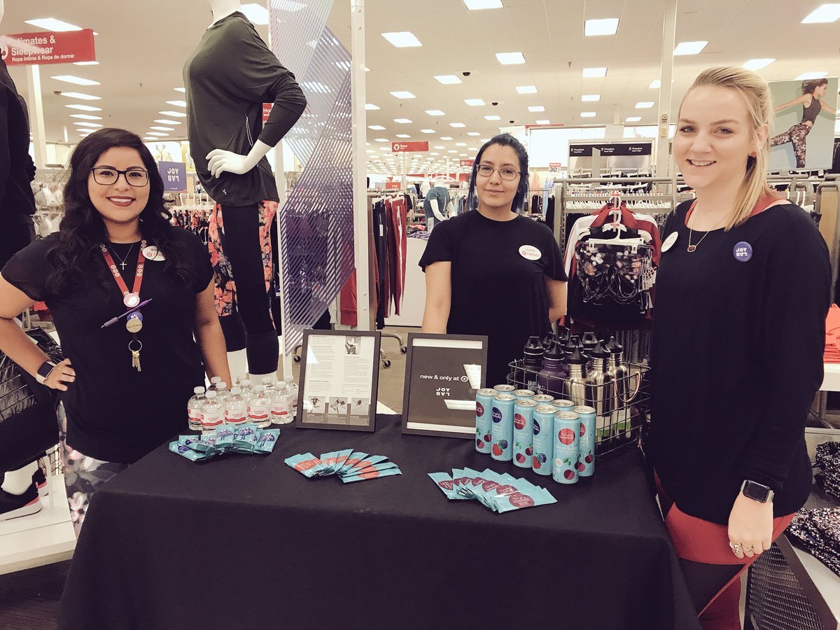 We’re super excited to introduce Target’s new active line! #CrunchesToBrunches #Target #JoyLab #771 #WorkSomewhereYouLove 🎯🙌🏽