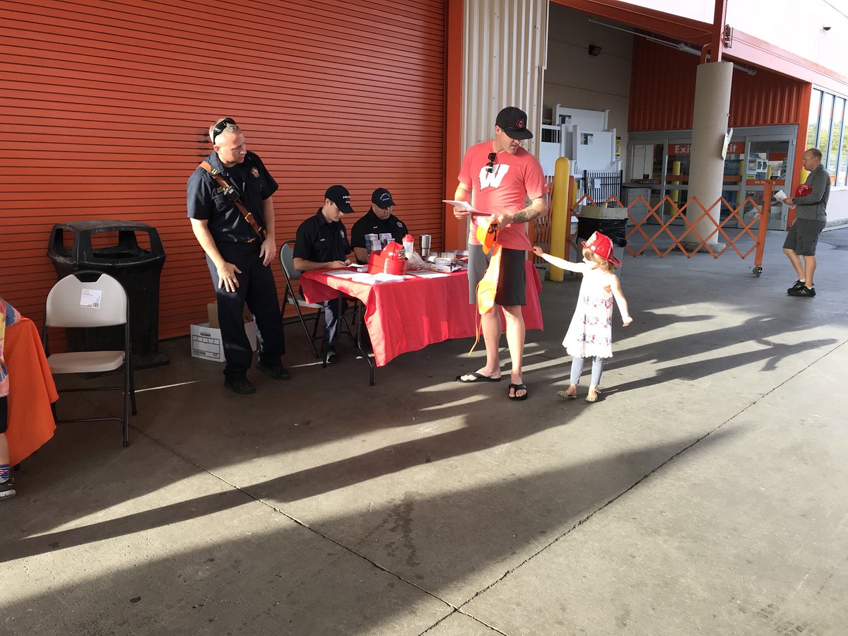 TiffanyyFoster's tweet photo. Fire safety kids workshop here at @HD3819! Thanks #prairietownshipfd! https://t.co/rtgEgCWePB