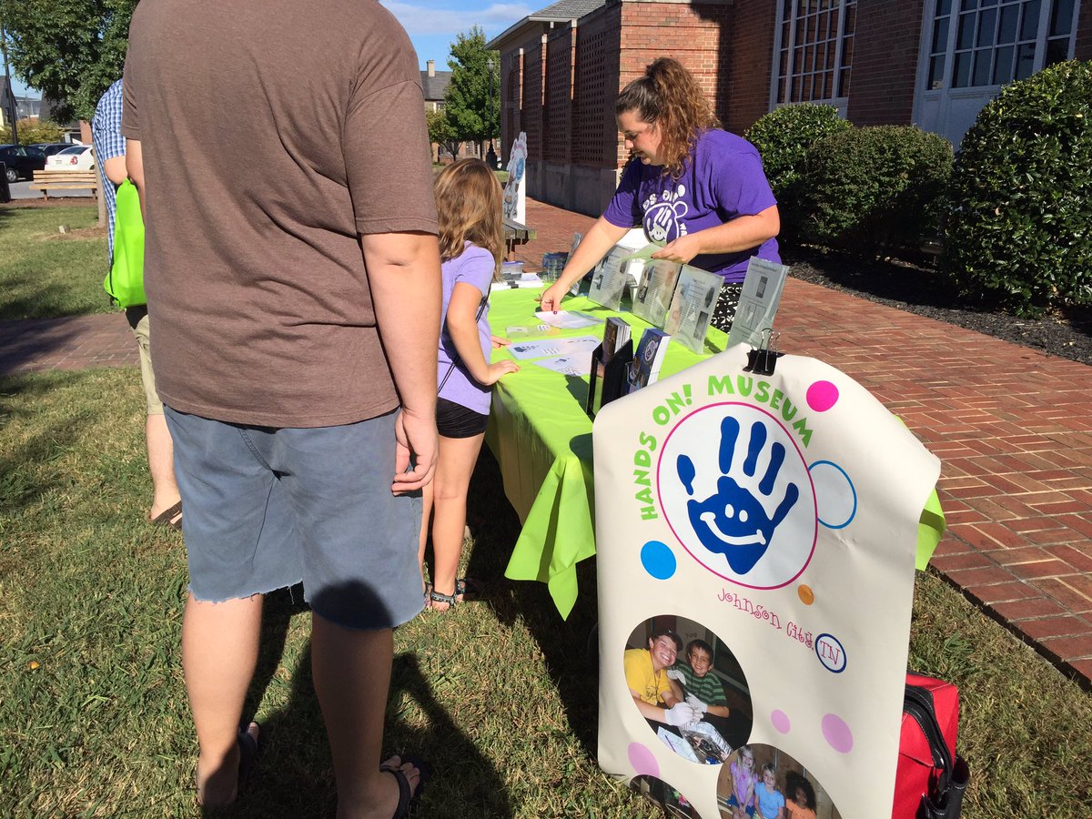 KCS_Libraries's tweet photo. Whew! We did it! KCSs first #tnsteamfest2017 GREAT turn out! Thanks to all who came and got to #bebrillant with us! @KCS_Libraries @HandsOnMuseumJC @PhotonProfessor https://t.co/arzRotik6H