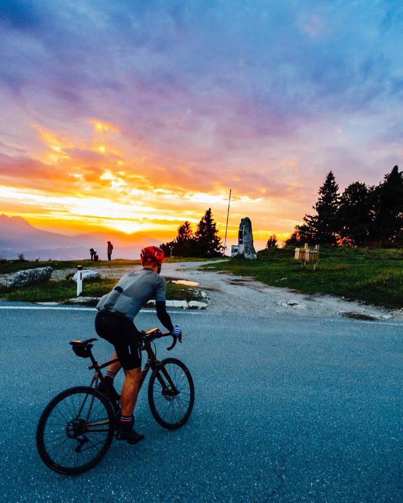 El_Maxus's tweet photo. Sunsets in Salzburg are the best! Seriously! 😍
.
.
.
.
#teamdreamsunsetchasingteam #sunsetlovers #salzburgerland #ournbhd #cycling #cycling… https://t.co/HgzeOMir6Y