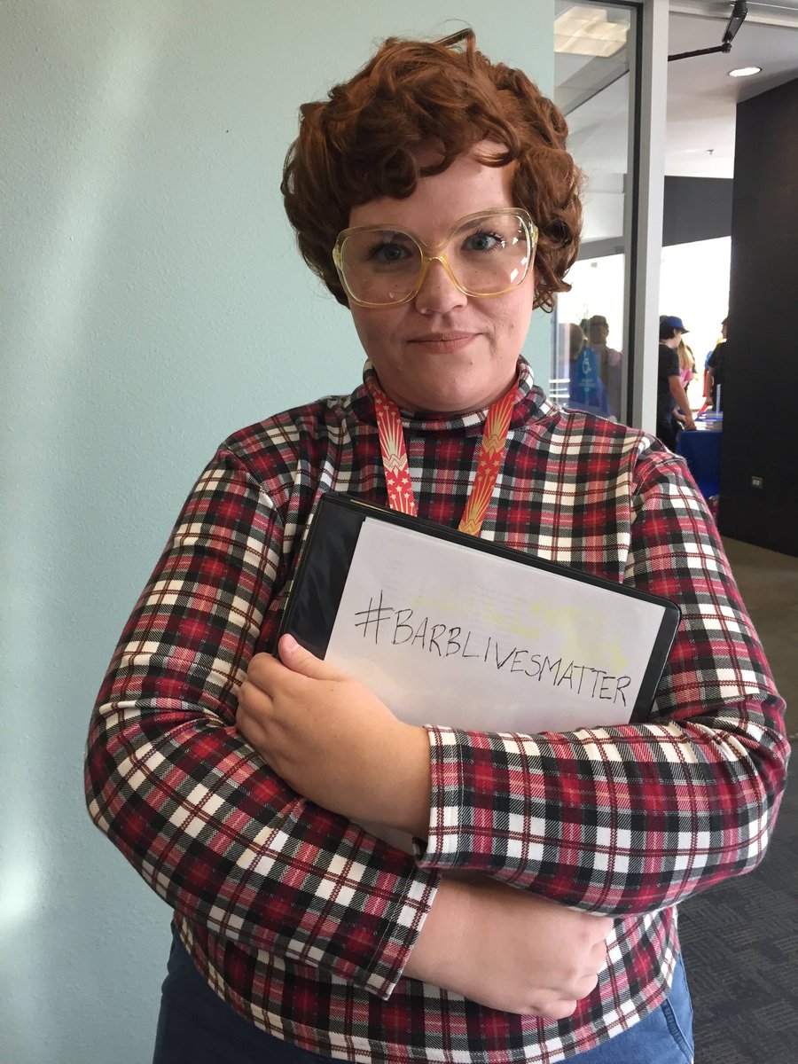 erinmcwriter's tweet photo. Guess who I interviewed for my story on #mclcomiccon in @DailySentinelGJ today! #barblivesmatter #strangerthings https://t.co/Ao9zzxSLP0