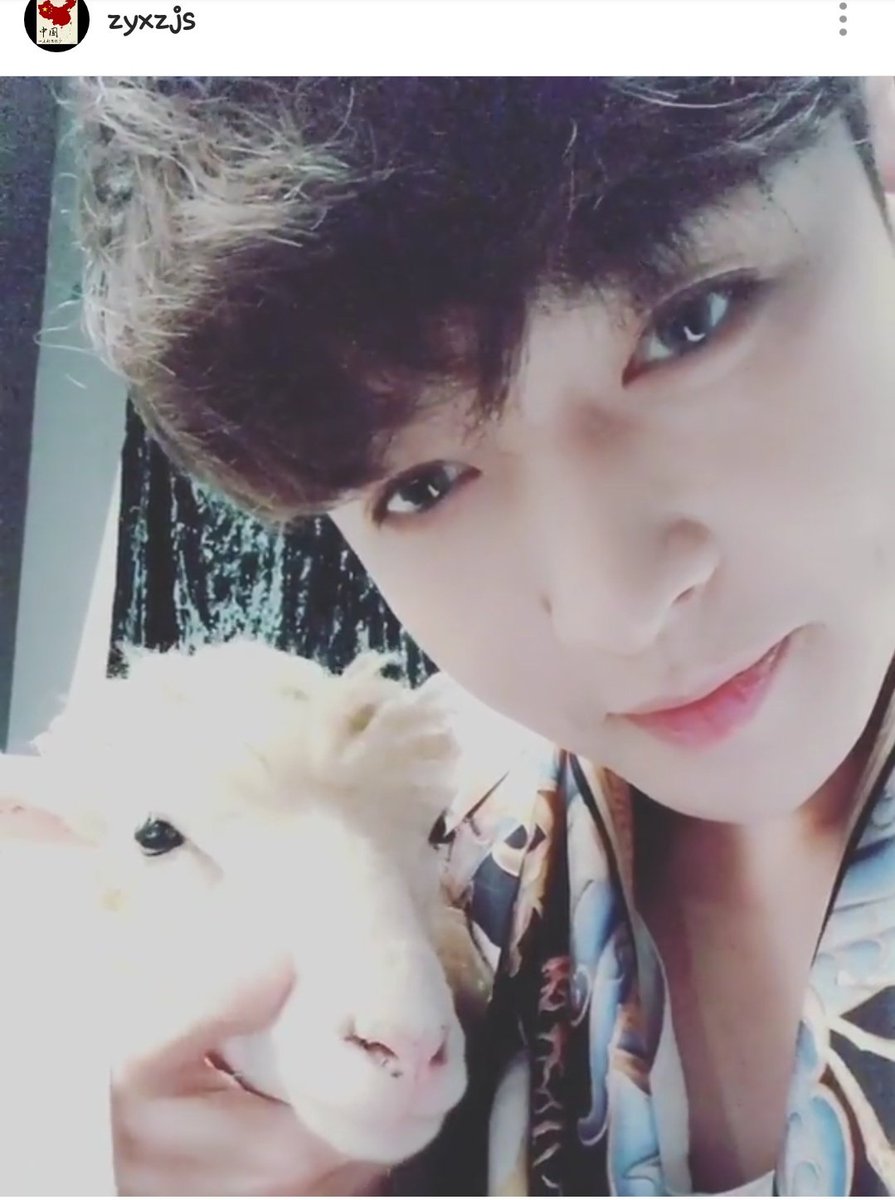 mofu_js's tweet photo. Here we have the big sheep kissing the smol sheep my heart is melting i need help ๐ญ๐๐
#HappyLayDay #imlateaf https://t.co/rL5DWygwnj