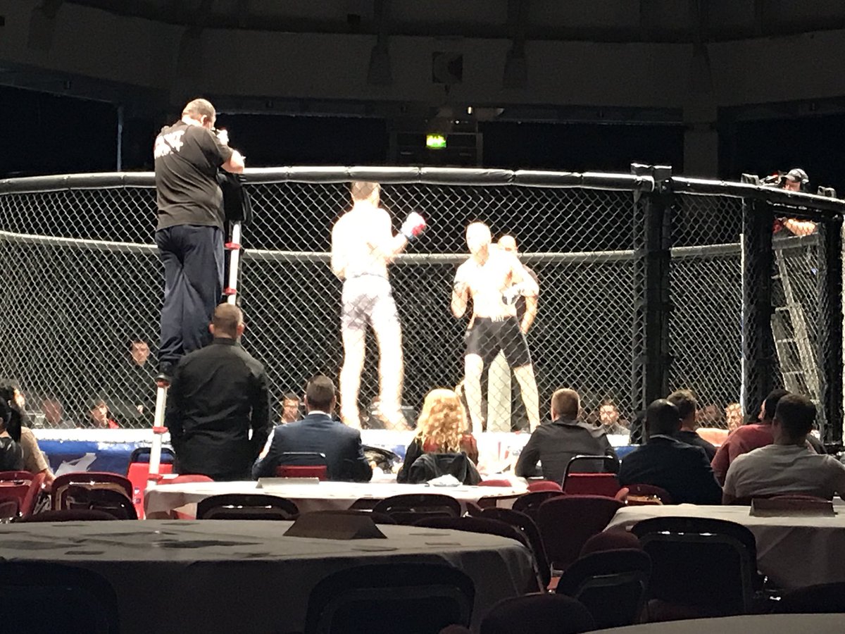 athletebay's tweet photo. Quick TKO #UKMMA #UKFC https://t.co/Rl8USSc9Lw