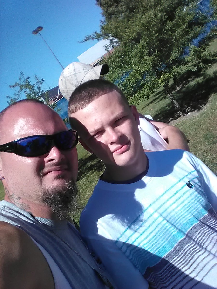 RdAnderson5's tweet photo. Why is there less help, less opportunities, less support for single father's raising g their children alone. Father's need to come together! https://t.co/XyzJh45ols