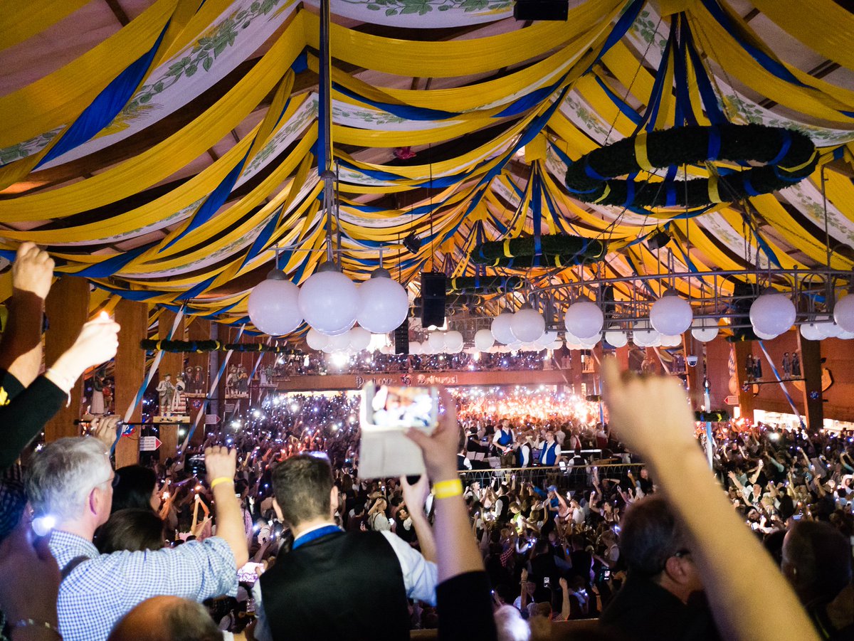 vr_easy's tweet image. Back from @exporeal_team. Three days of good appointments and excitement! Not to forget #Oktoberfest #VirtualReality #Marketing