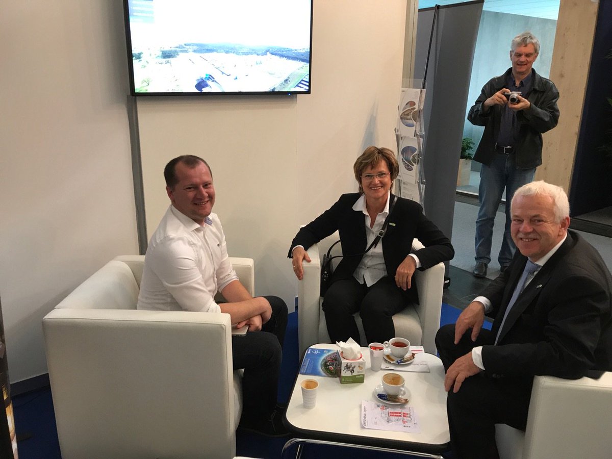 vr_easy's tweet image. Back from @exporeal_team. Three days of good appointments and excitement! Not to forget #Oktoberfest #VirtualReality #Marketing