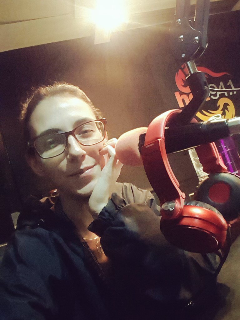 maryblassi's tweet photo. ¡Activos en la cabina de @Hot94 ! Hasta las 4pm en @laruta94 ❤ https://t.co/kIhCYty9E5