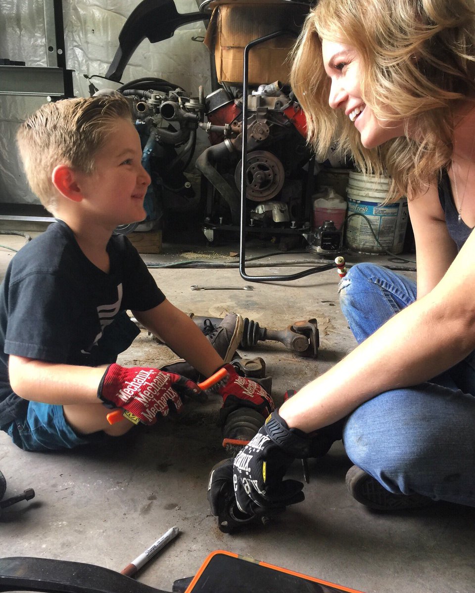 Mechanix_Wear's tweet photo. Warning: Extreme cuteness. Spending the day in the garage with @ImEmilywilliams https://t.co/ALIsqqVTA5