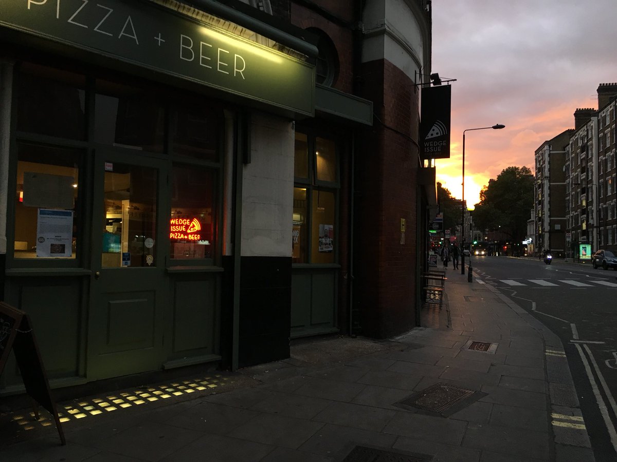 wedgeissuepizza's tweet photo. It’s a gorgeous, early autumn evening. Perfect for a cosy #pizza dinner! #craftbeer #cheesy #meaty #veggie #vegan #studentmenu https://t.co/4lbV9ugUFO