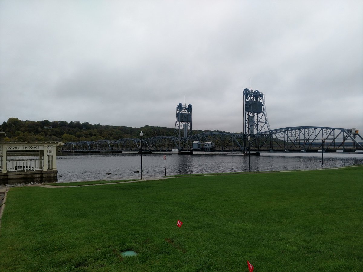 CloseUpImages1's tweet photo. Thanks to the #StillwaterChamber for a great job of sponsoring #RivertownArtFestival. https://t.co/hrTcYPlvGB