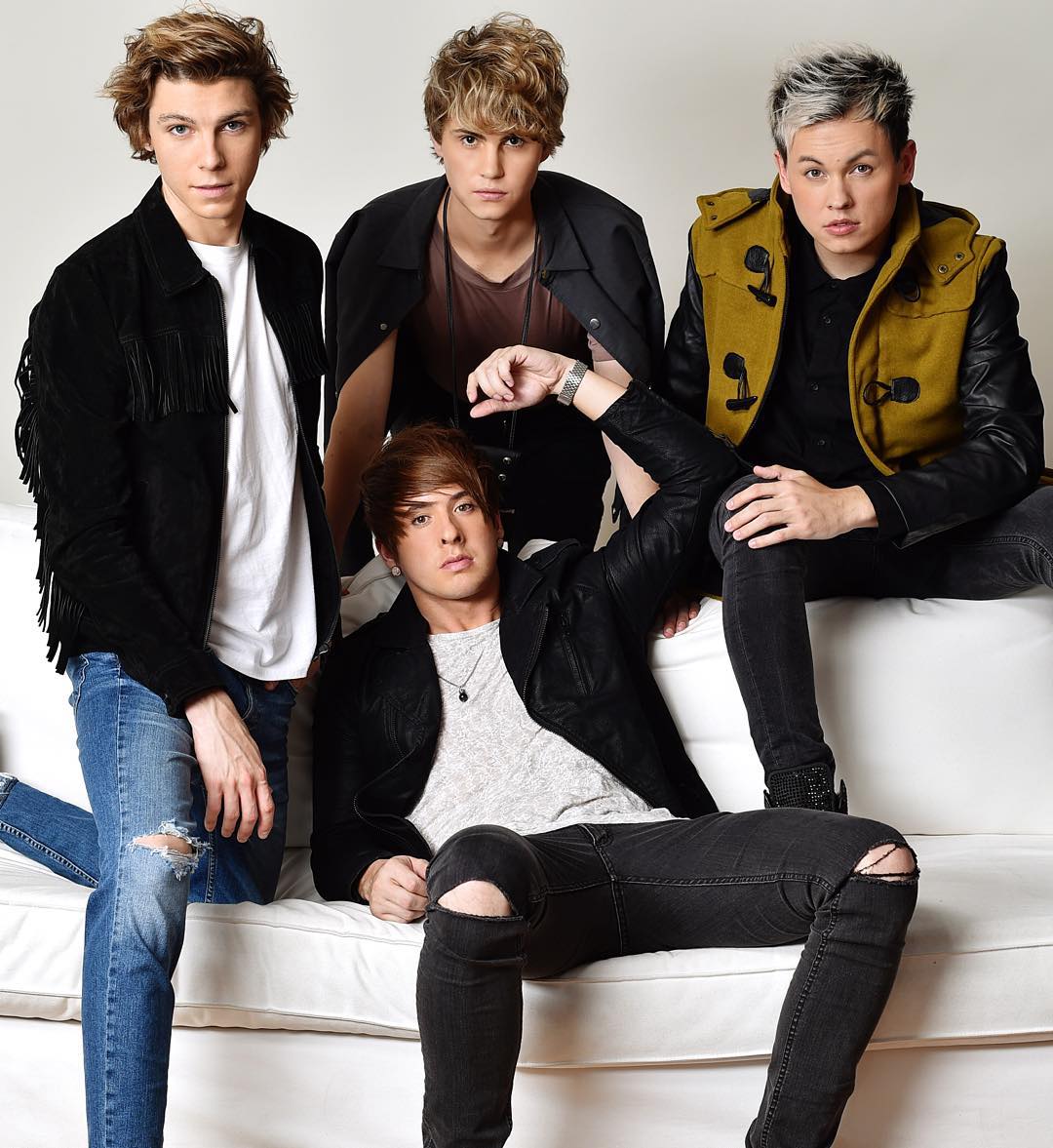 PurdyKimmy's tweet photo. They will always be my idols, no matter what happens💛💖💙💜
@afterromeo @TCCarter23 @jaykpurdy @blakeisenglish @drewryanscott #AfterRomeo https://t.co/wewvacgSkj
