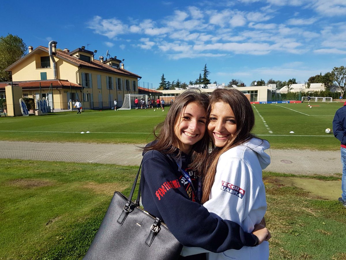 zon4gang's tweet photo. BFC Day 👑❤️💙 #BolognaFc #SempreQua @BfcOfficialPage https://t.co/OTB5Q1pMyI