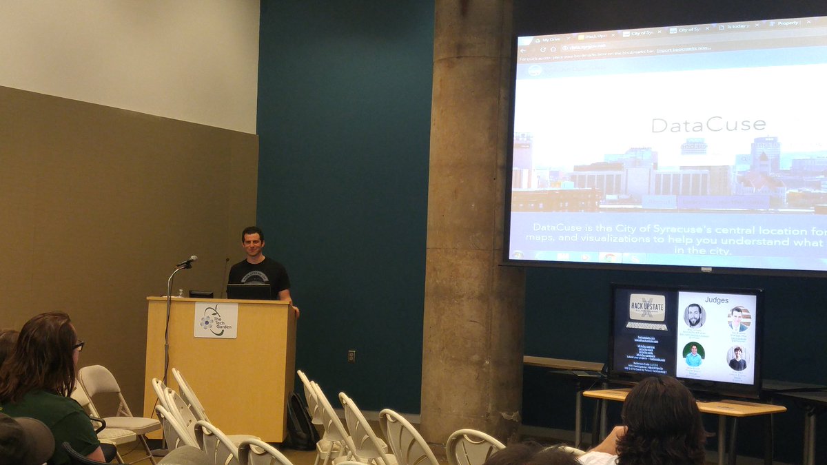glenn_a_allen's tweet photo. @samedelstein on #DataCuse #Syracuse central location 4 #OpenData, maps, visualizations @hackupstate #HackUpstateX. https://t.co/UOlR1jTrji https://t.co/E7Oo9kU4d5