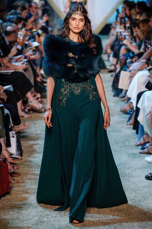 thatssohaute's tweet photo. i feel sorry for every model who walk after her https://t.co/hbcONaXOEZ