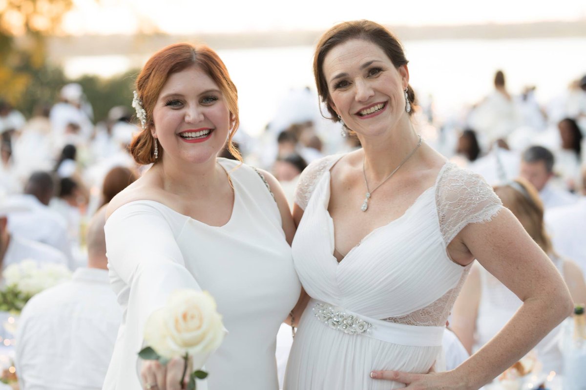 krwatson's tweet photo. Thank you to Justin Yoder Studios for this magical photo of me &amp; @DinerEnBlancDAL co-host Karen! 😍 #DEBDAL17 #dinerenblanc @dallasarboretum https://t.co/udv6fmfeFN