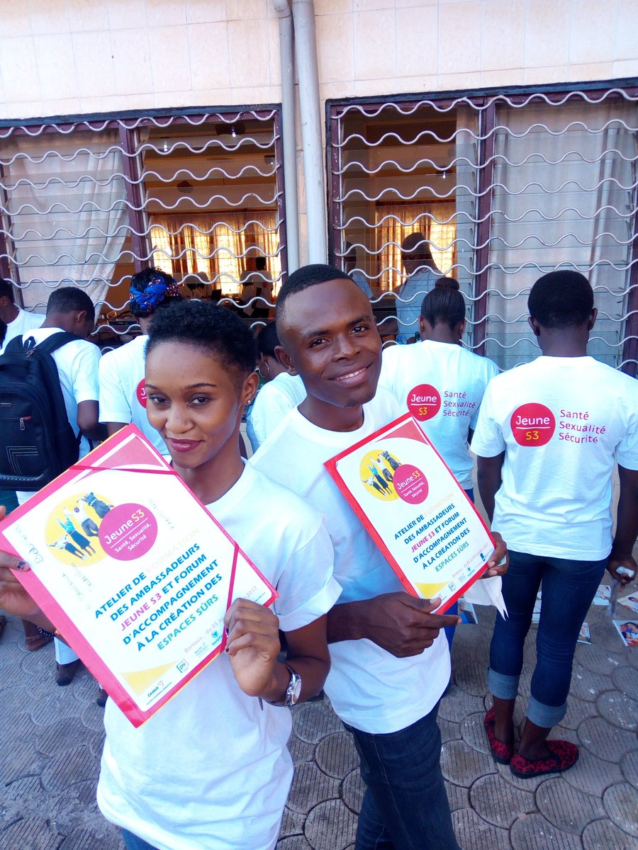 marilou_ntoumba's tweet image. "L'espace sûr favorise l'accès aux services de santé nécessaires pour la sécurité sexuelle du jeune au @Cameroun"Sabrina
#JeuneS3
#SHSR