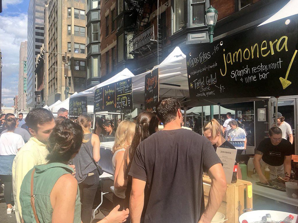 1213walnutapts's tweet photo. @Midtwn_Village Hungry? @jamoneraphilly’s got some turkey empanadas and wine! #MVFallFest https://t.co/FObNGCDMkl